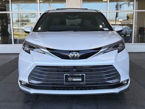 Pearl 2026 Toyota Sienna Platinum