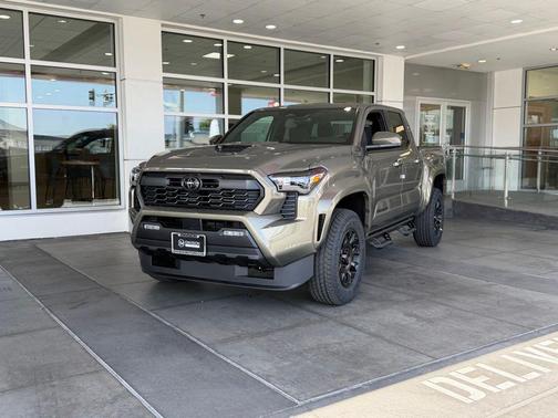 Bronze 2026 Toyota Tacoma TRD Sport