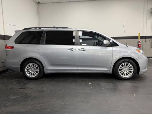 2014 Toyota Sienna XLE