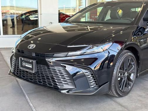 Midnight Black Metallic 2026 Toyota Camry SE