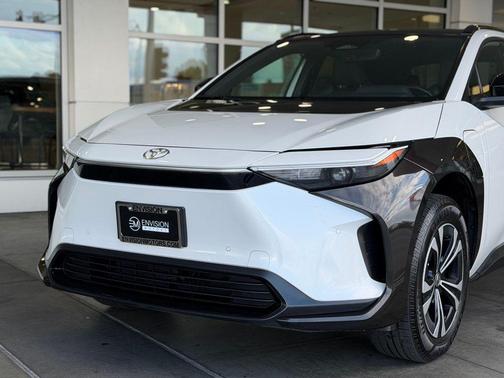 Wind Chill Pearl 2023 Toyota bZ4X XLE