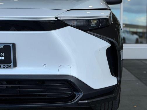 Wind Chill Pearl 2023 Toyota bZ4X XLE