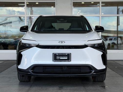 Wind Chill Pearl 2023 Toyota bZ4X XLE