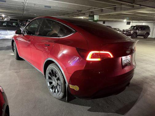 2022 Tesla Model Y Long Range Dual Motor All-Wheel Drive