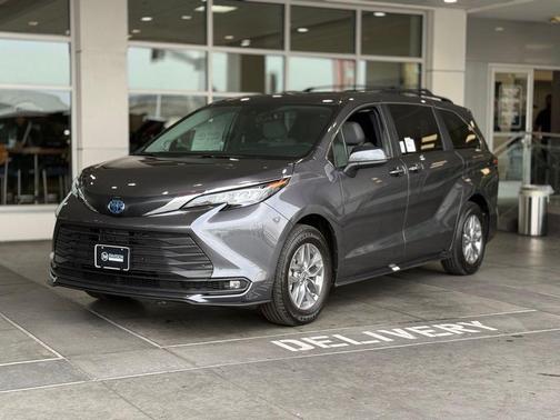 2025 Toyota Sienna XLE