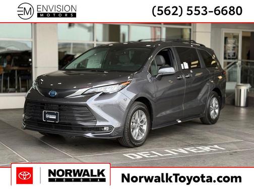 2025 Toyota Sienna XLE