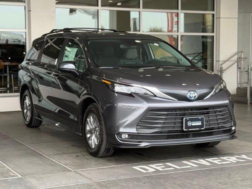 2025 Toyota Sienna XLE