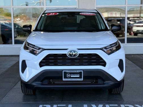2025 Toyota RAV4 LE
