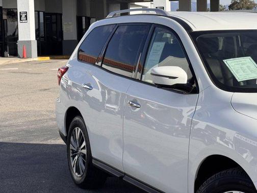 2020 Nissan Pathfinder SL 4WD