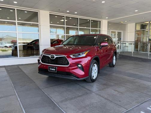 Ruby Flare Pearl 2022 Toyota Highlander LE