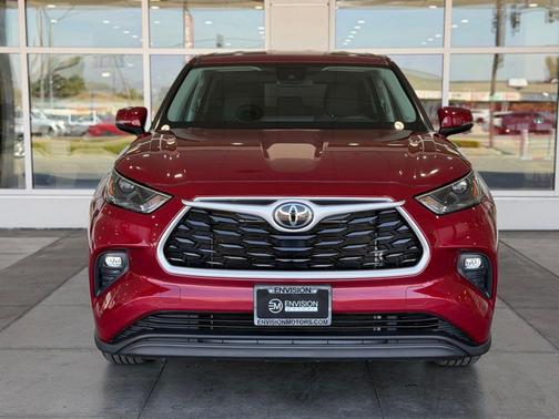Ruby Flare Pearl 2022 Toyota Highlander LE