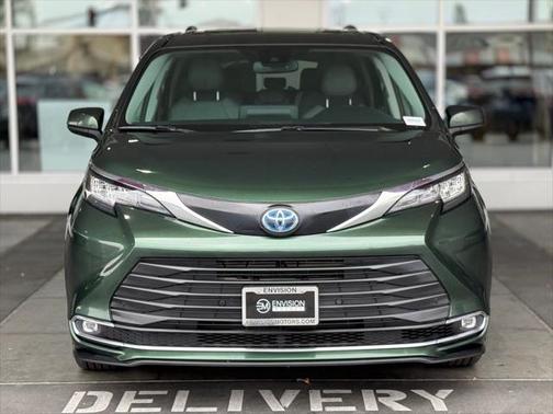 2023 Toyota Sienna XLE 8 Passenger