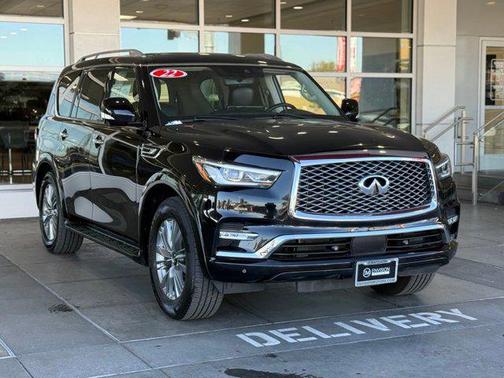 2022 INFINITI QX80 Luxe