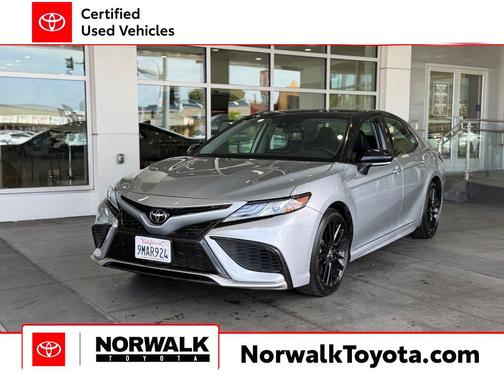 Celestial Silver Metallic/Midnight Black Metallic 2024 Toyota Camry XSE