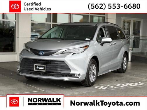 2023 Toyota Sienna XLE 8 Passenger
