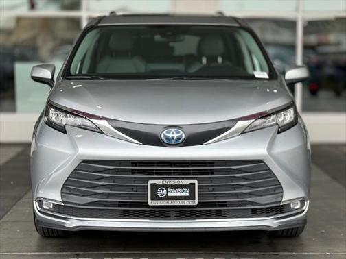 2023 Toyota Sienna XLE 8 Passenger