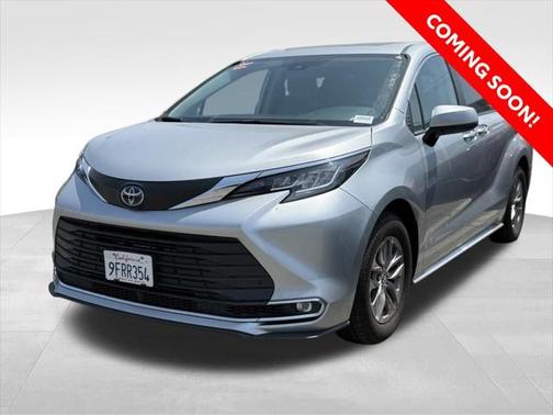 2023 Toyota Sienna XLE 8 Passenger