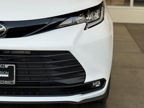 2026 Toyota Sienna Woodland Edition