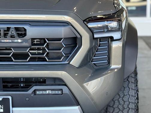 2025 Toyota Tacoma Hybrid Trailhunter