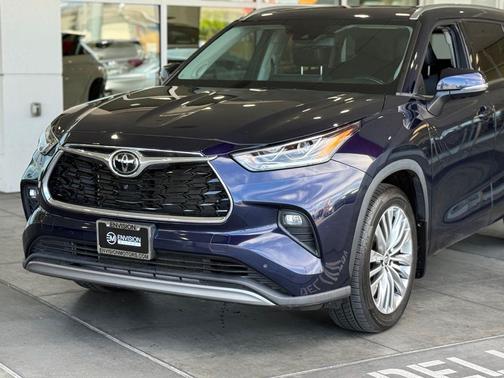 2022 Toyota Highlander Platinum