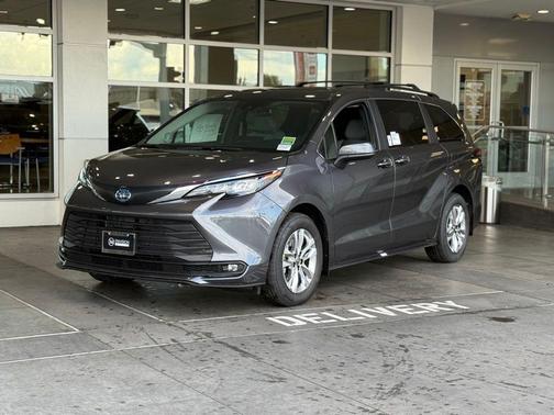 2025 Toyota Sienna XLE