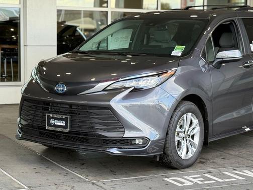 2025 Toyota Sienna XLE