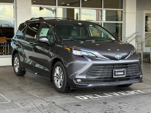 2025 Toyota Sienna XLE