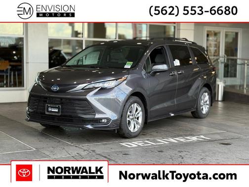 2025 Toyota Sienna XLE