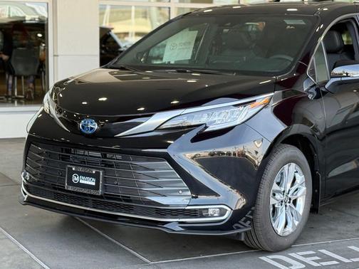 2025 Toyota Sienna Limited