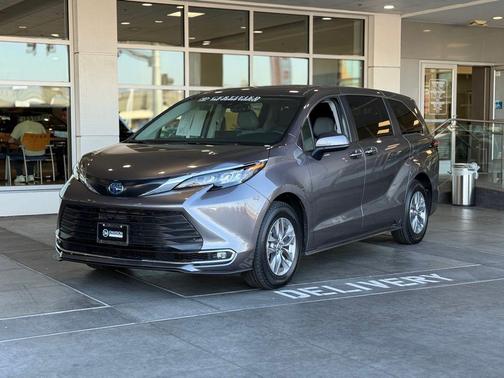 2024 Toyota Sienna XLE