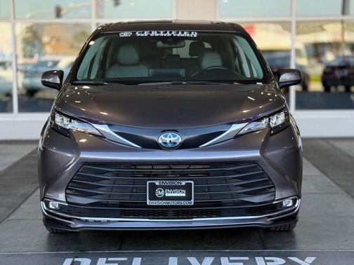 2024 Toyota Sienna XLE