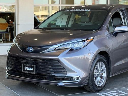 2024 Toyota Sienna XLE