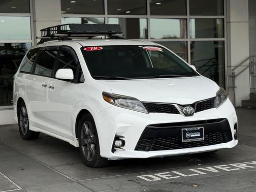 2019 Toyota Sienna SE