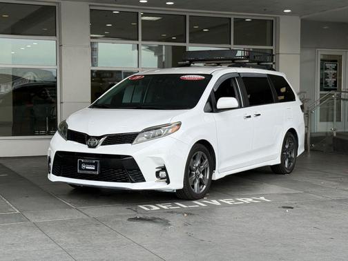 2019 Toyota Sienna SE