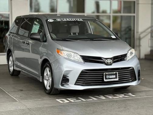2019 Toyota Sienna SE