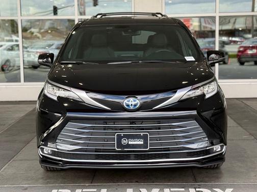 2025 Toyota Sienna Limited