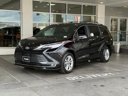 2025 Toyota Sienna Limited