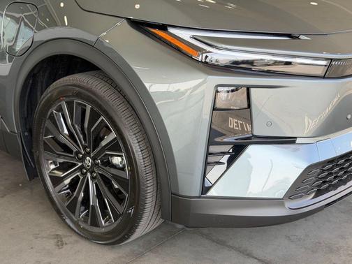 Overcast 2026 Toyota C-HR XSE