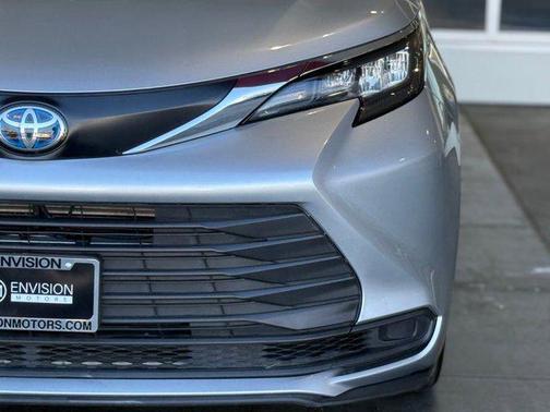 2024 Toyota Sienna LE