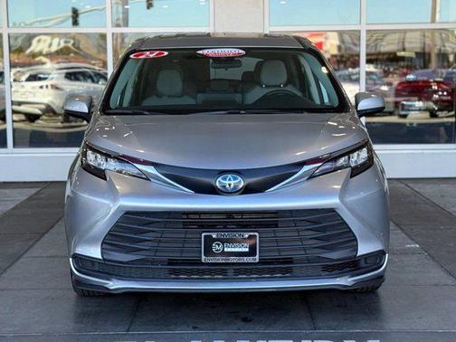 2024 Toyota Sienna LE