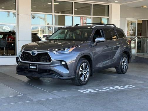 2022 Toyota Highlander Hybrid XLE