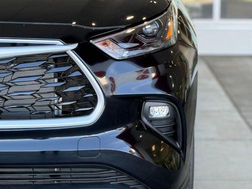 2025 Toyota Highlander LE