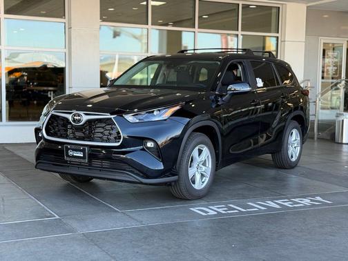 2025 Toyota Highlander LE