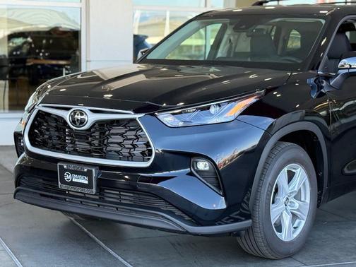 2025 Toyota Highlander LE