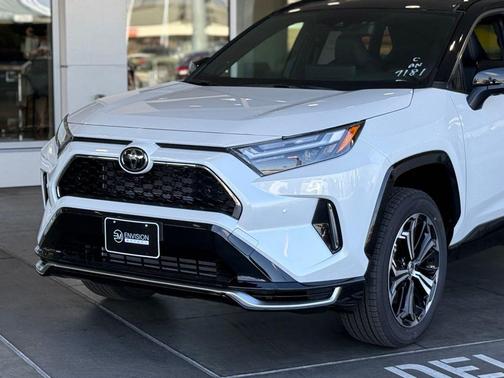 2025 Toyota RAV4 Hybrid SE