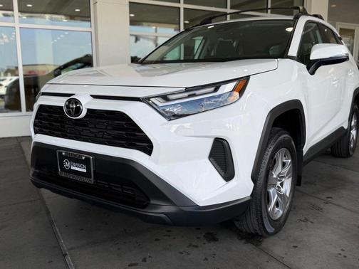 Ice Cap 2025 Toyota RAV4 XLE