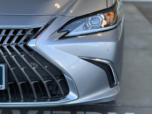 2024 Lexus ES 250 Base