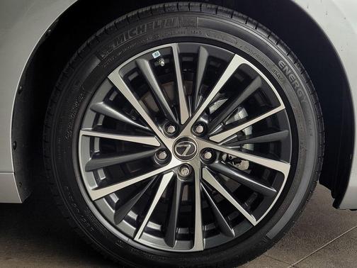 2024 Lexus ES 250 Base