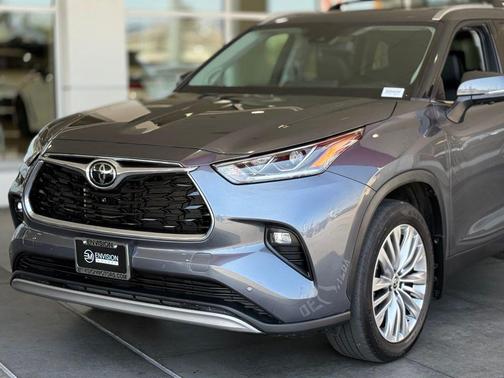 2023 Toyota Highlander Platinum