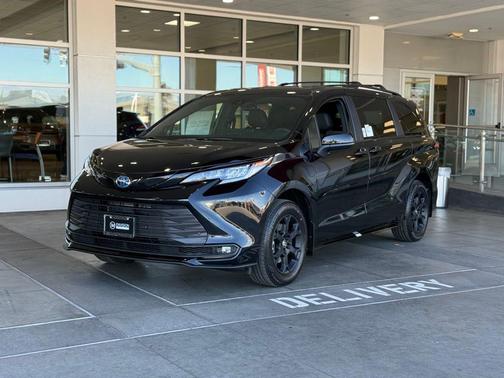 2025 Toyota Sienna Woodland Edition